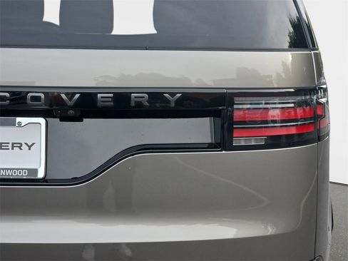 New 2025 Land Rover Discovery Dynamic SE image 37