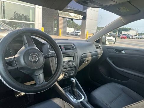 Used 2011 Volkswagen Jetta SE FWD image 13