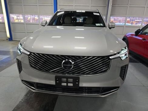 Used 2025 Volvo XC90 B5 Plus AWD/4WD image 2