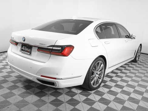 Used 2022 BMW 750i xDrive 750i xDrive image 5