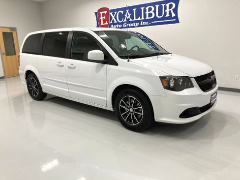 Used 2016 Dodge Grand Caravan SE FWD image 8