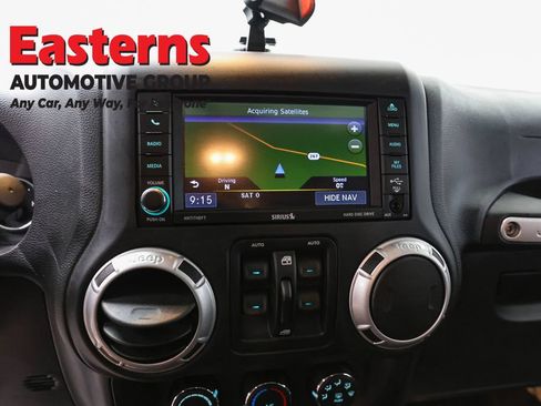 Used 2015 Jeep Wrangler Unlimited Sahara w/ Connectivity Group AWD/4WD image 12