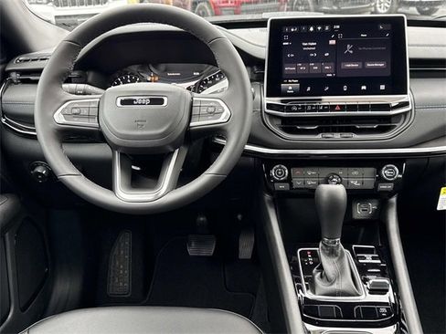 New 2026 Jeep Compass Latitude image 2