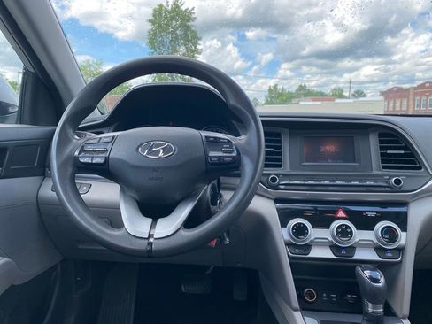 Used 2019 Hyundai Elantra SE FWD image 13