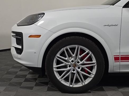 Used 2025 Porsche Cayenne S AWD/4WD image 11