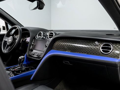Used 2020 Bentley Bentayga Design Series image 22