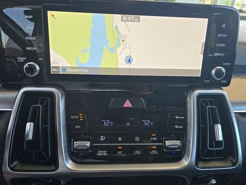 Used 2022 Kia Sorento S FWD image 11