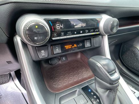 Used 2020 Toyota RAV4 Limited image 20