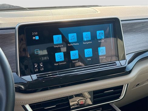 Used 2025 Volkswagen Atlas SEL Premium R-Line image 13