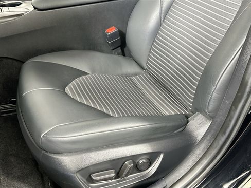 Used 2023 Toyota Camry SE w/ Convenience Package image 18