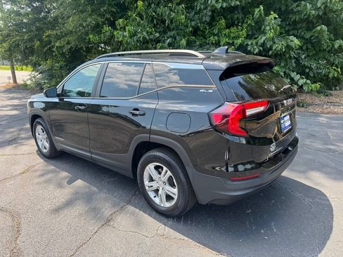 Certified 2022 GMC Terrain SLE w/ Driver Convenience Package FWD image 3