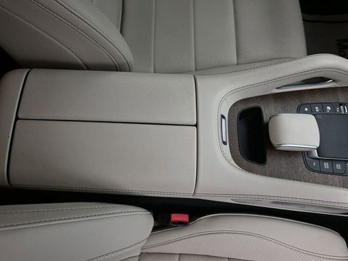 Used 2022 Mercedes-Benz GLE 350 4MATIC w/ Premium Package image 40