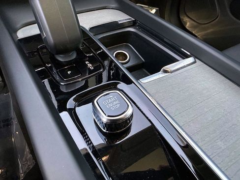 Certified 2025 Volvo XC60 B5 Plus image 29