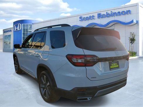 Certified 2025 Honda Pilot Elite image 3