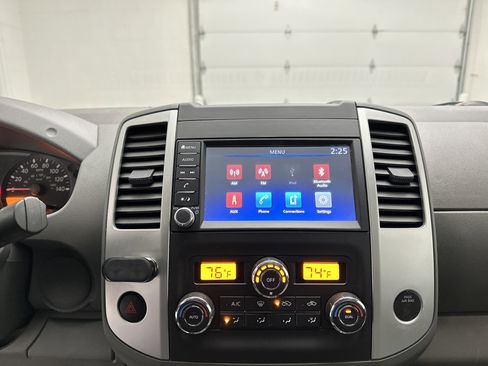 Used 2021 Nissan Frontier SV w/ Midnight Edition Floor Mats image 28