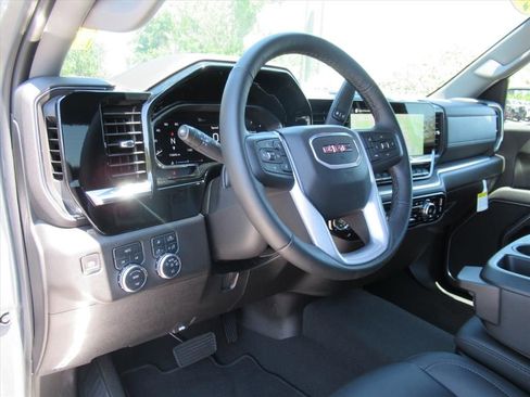 Used 2026 GMC Sierra 1500 SLT AWD/4WD image 16