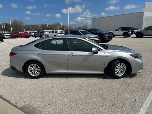 Used 2025 Toyota Camry LE w/ Convenience Package FWD image 2