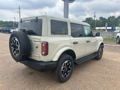 New 2026 Ford Bronco Outer Banks AWD/4WD image 4