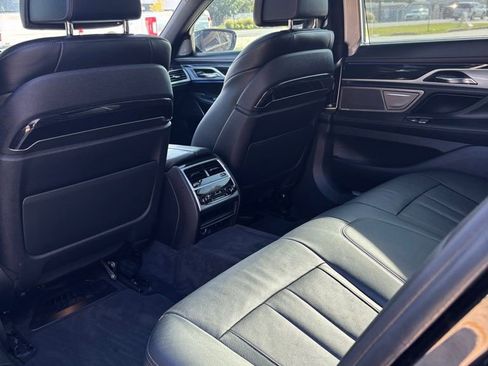 Used 2019 BMW 740i image 10