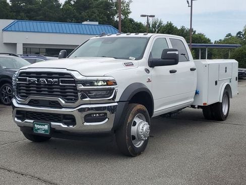 New 2026 RAM 5500 Tradesman AWD/4WD image 3