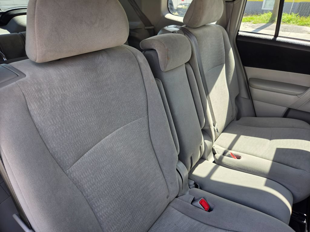 Used 2013 Toyota Highlander Plus FWD image 37