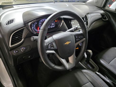 Used 2017 Chevrolet Trax LT w/ LT Convenience Package image 17