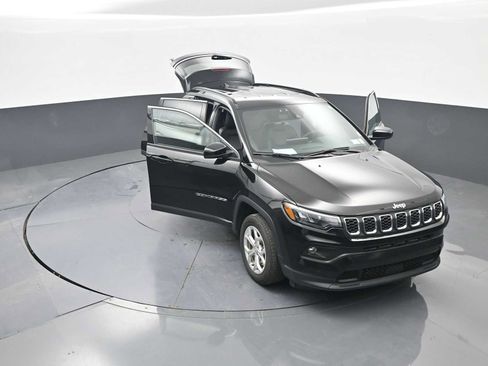 Used 2024 Jeep Compass Latitude AWD/4WD image 43