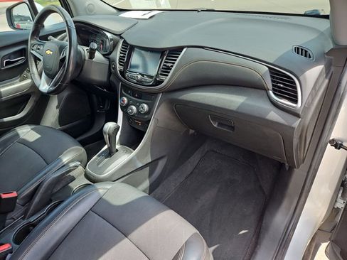 Used 2017 Chevrolet Trax LT w/ LT Convenience Package image 20