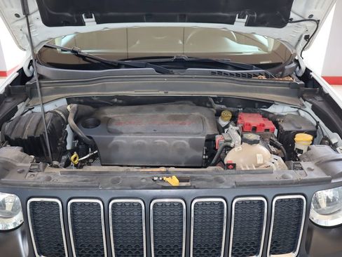 Used 2019 Jeep Renegade Latitude FWD image 44