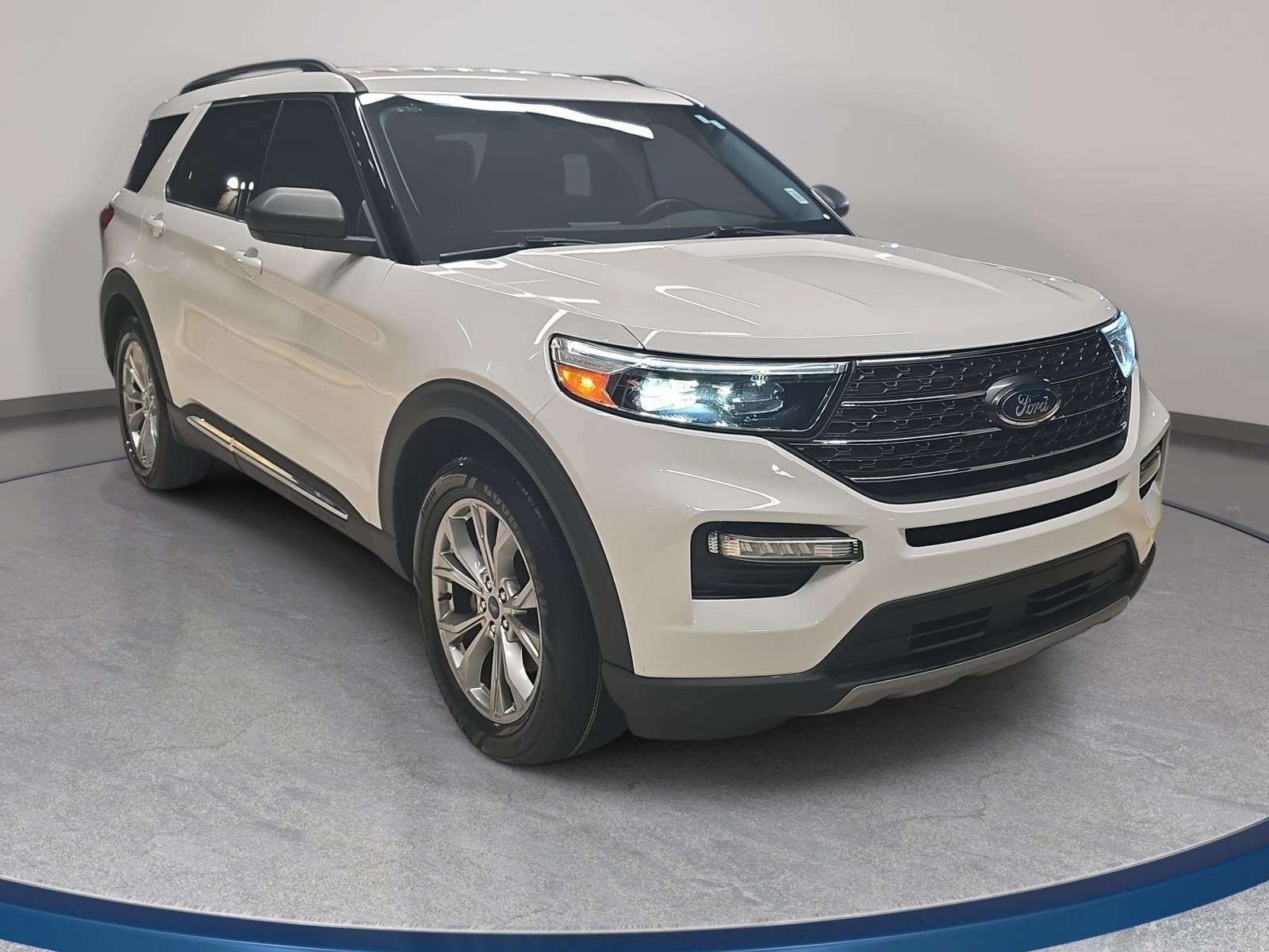 Used 2023 Ford Explorer XLT w/ Equipment Group 202A RWD image 3