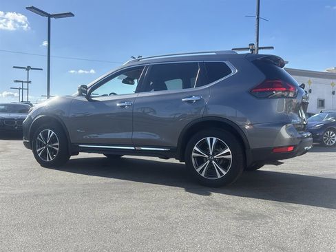 Used 2017 Nissan Rogue SL image 4