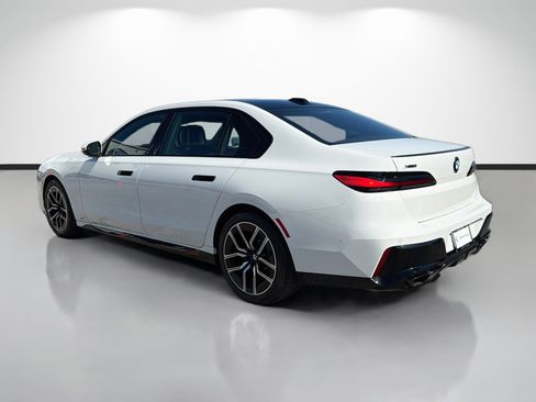 Used 2025 BMW 760i xDrive w/ Executive Package AWD/4WD image 5