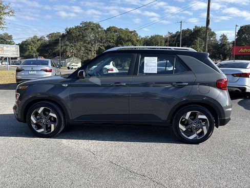 Used 2023 Hyundai Venue Limited w/ Cargo Package FWD image 2