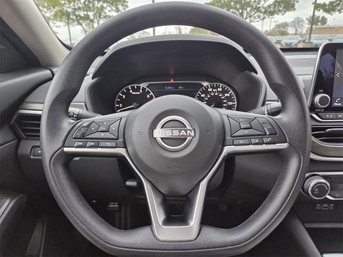 Used 2024 Nissan Altima 2.5 SV image 19