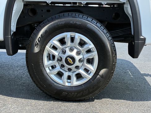 Used 2025 Chevrolet Silverado 2500 LT w/ Convenience Package AWD/4WD image 11