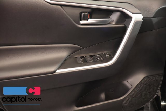 Used 2025 Toyota RAV4 XLE AWD/4WD image 9