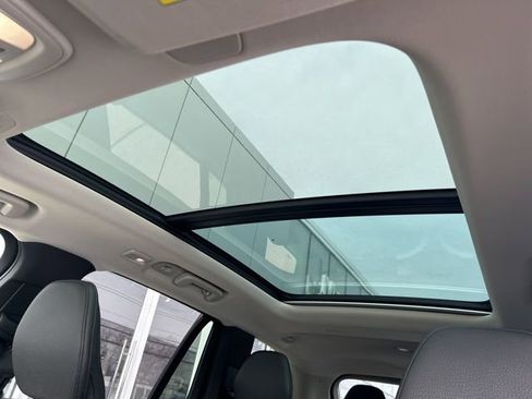 Certified 2025 Volvo XC90 B6 Plus image 27