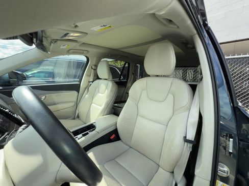 Certified 2023 Volvo XC90 B5 Core w/ Climate Package image 18