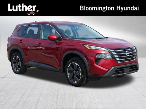 Used 2025 Nissan Rogue SV AWD/4WD image 1