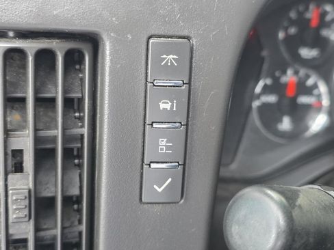 Used 2016 Chevrolet Express 2500 RWD image 18