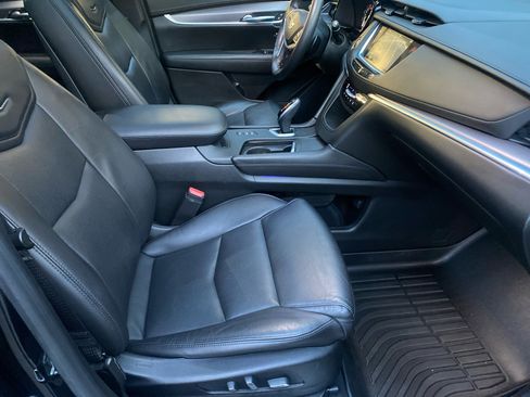 Used 2018 Cadillac XT5 Luxury w/ Driver Awareness Package image 7