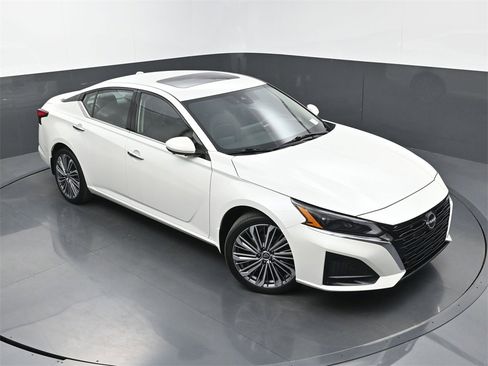 Used 2023 Nissan Altima 2.5 SL image 32