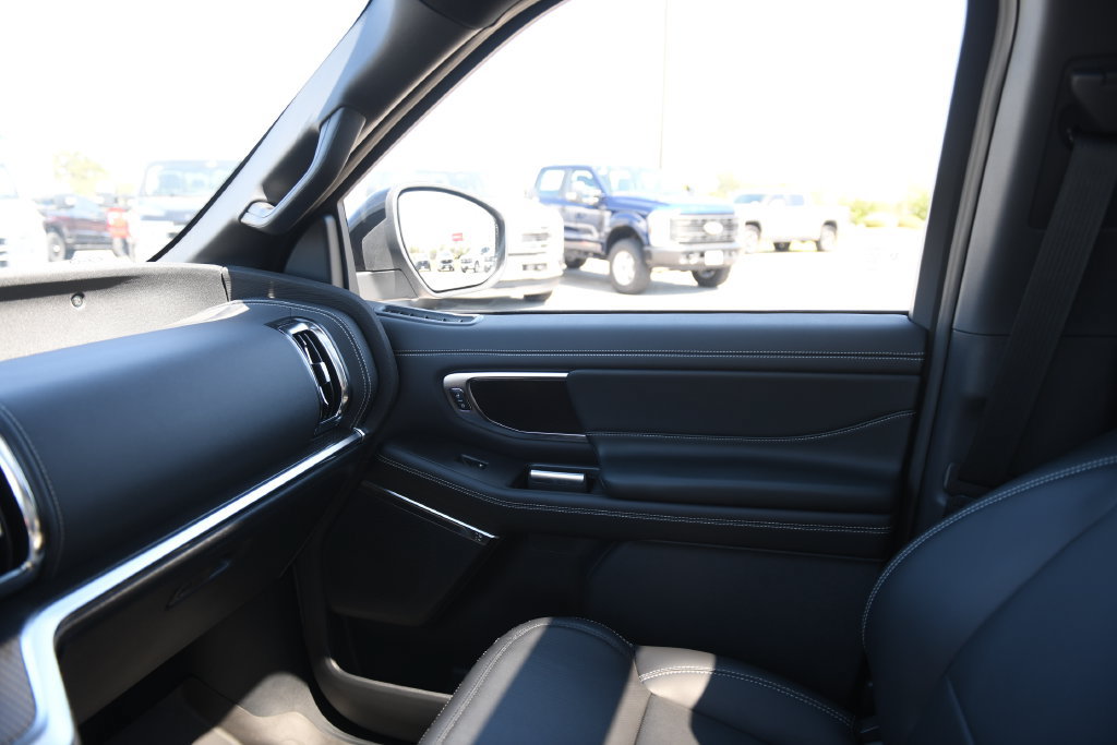 New 2027 Ford Expedition Max Platinum w/ Stealth Appearance Package RWD image 27