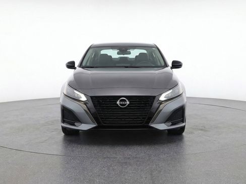 Used 2025 Nissan Altima 2.5 SV FWD image 2