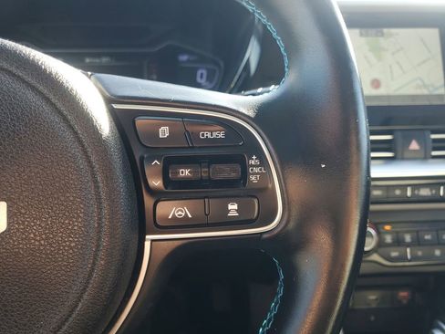 Used 2022 Kia Niro EX Premium image 22