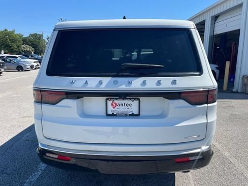 Used 2024 Jeep Wagoneer L Series II w/ Flexible Seating Group AWD/4WD image 5
