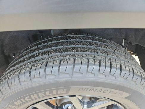 Used 2025 Jeep Grand Cherokee Altitude AWD/4WD image 26