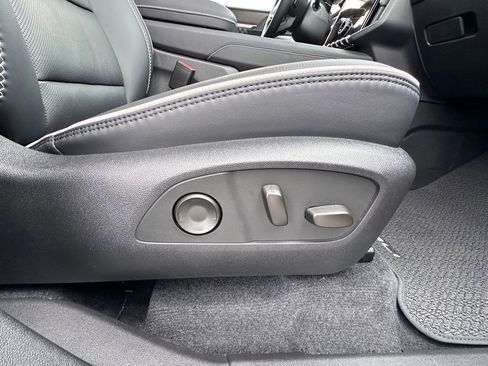 Used 2025 GMC Acadia Denali w/ Super Cruise Package image 12