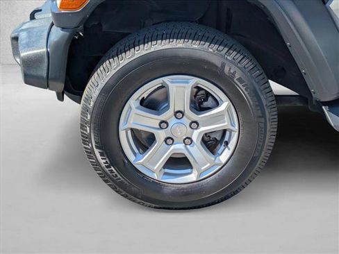 Used 2019 Jeep Wrangler Sport S image 24