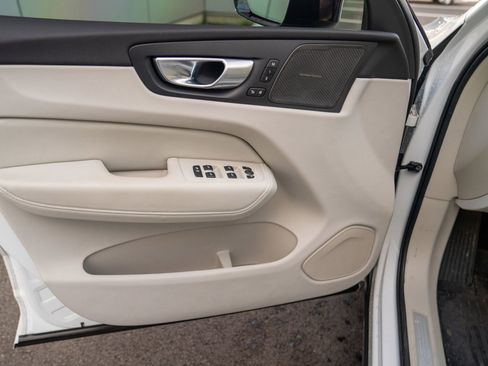 Used 2024 Volvo XC60 B5 Plus w/ Protection Package Premier image 10